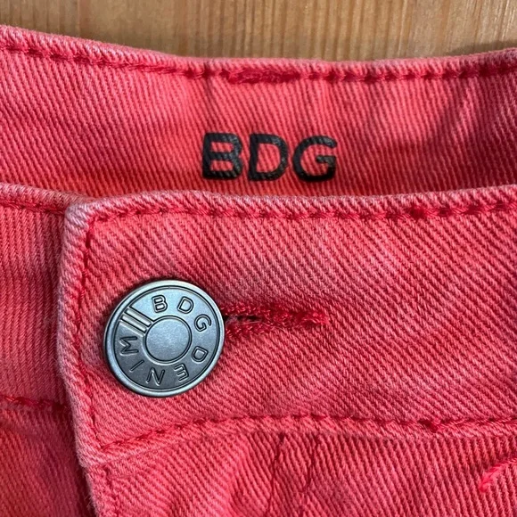 BDG Mid Rise Alexa 5 Pocket Shortie Red 28W - Picture 3 of 5